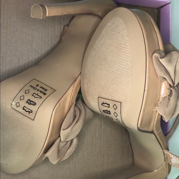 Brand new with box taupe ruffle heels - Picture 5 of 5